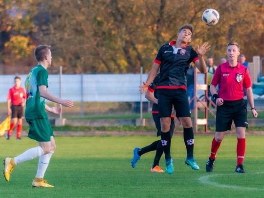 Liga okręgowa seniorów: Jedność Niechobrz - SMS Resovia II Rzeszów 1:5