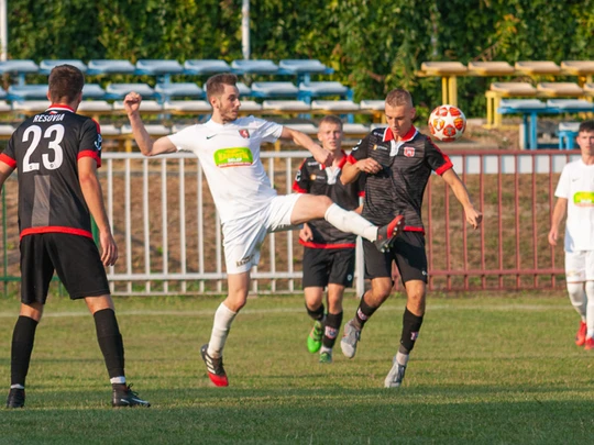 Liga okręgowa seniorów: Zaczernie - SMS Resovia 4:3