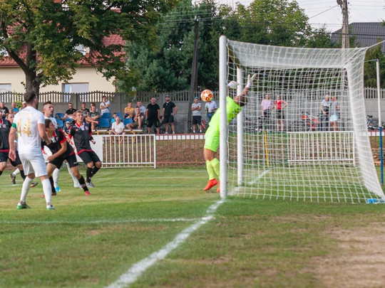 Liga okręgowa seniorów: Zaczernie - SMS Resovia 4:3