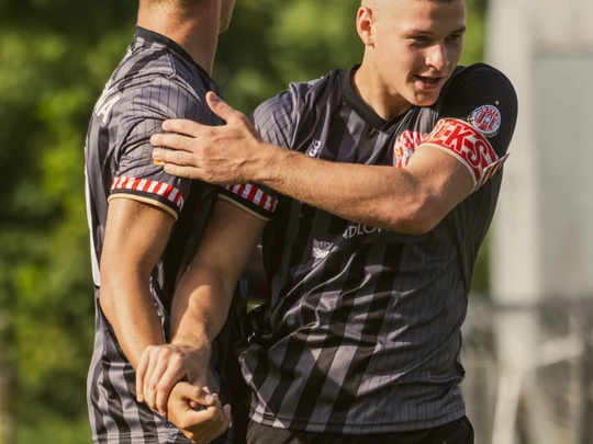 Ograli starych znajomych